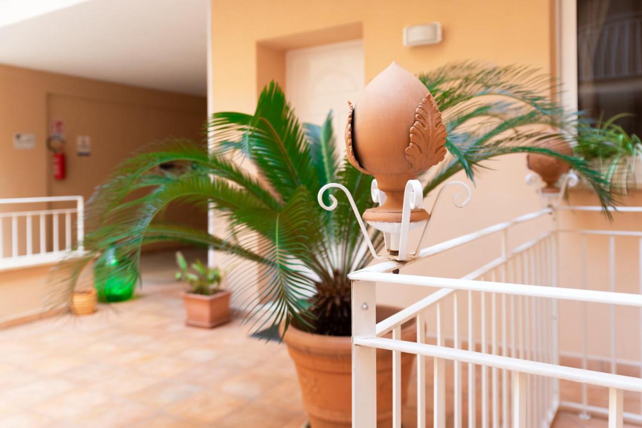 לצ'ה Palazzo Leo Suite And Apartment מראה חיצוני תמונה