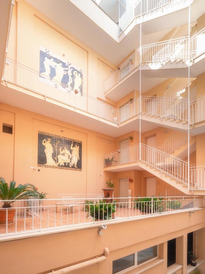לצ'ה Palazzo Leo Suite And Apartment מראה חיצוני תמונה