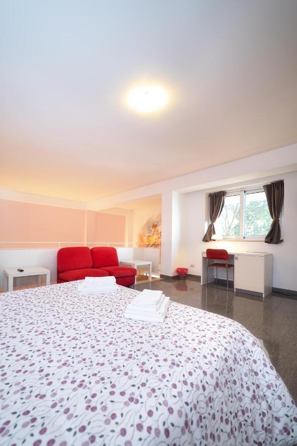 לצ'ה Palazzo Leo Suite And Apartment מראה חיצוני תמונה
