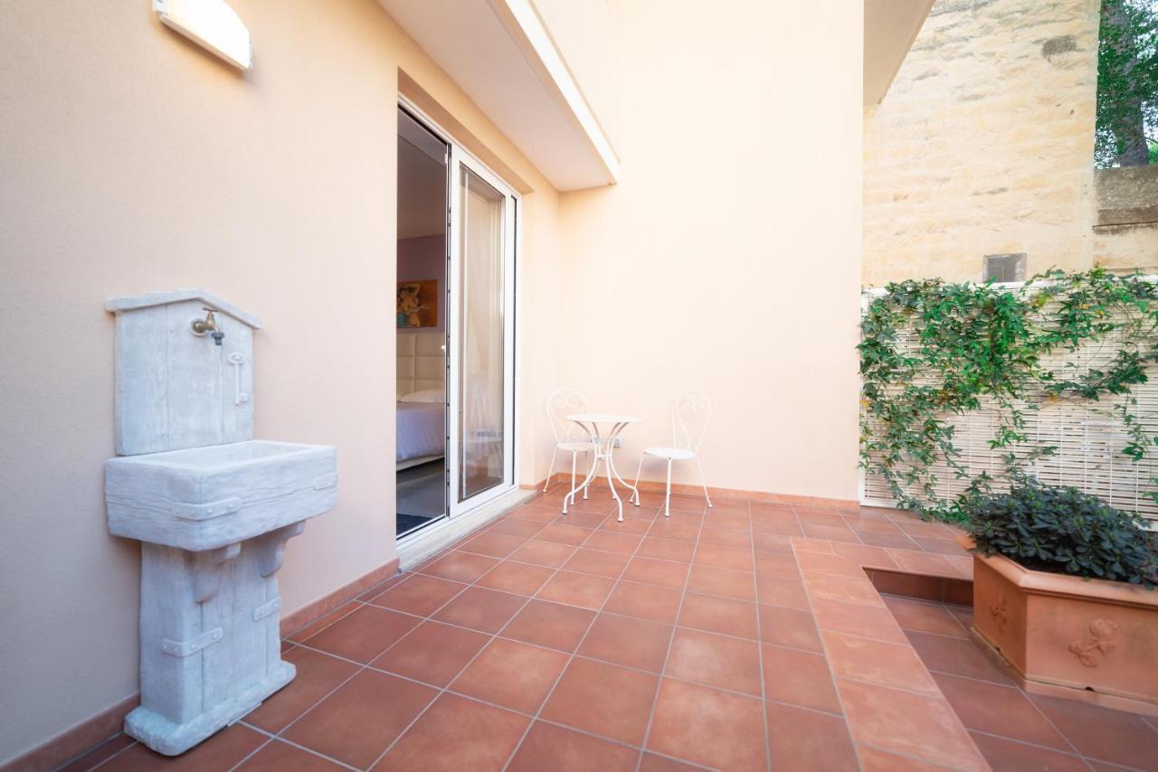 לצ'ה Palazzo Leo Suite And Apartment מראה חיצוני תמונה