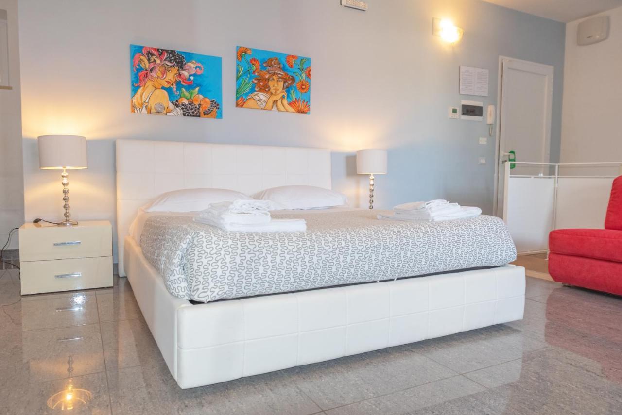 לצ'ה Palazzo Leo Suite And Apartment מראה חיצוני תמונה